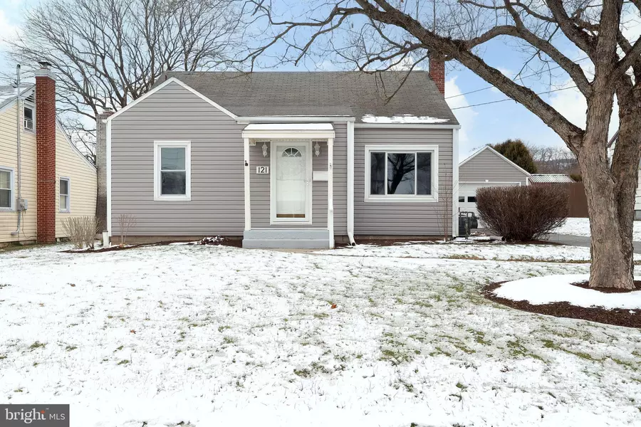 121 HARVEY ST, Pleasant Gap, PA 16823