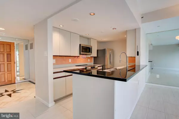 Arlington, VA 22209,1530 KEY BLVD #1321