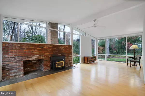 Alexandria, VA 22306,2406 BRENTWOOD PL