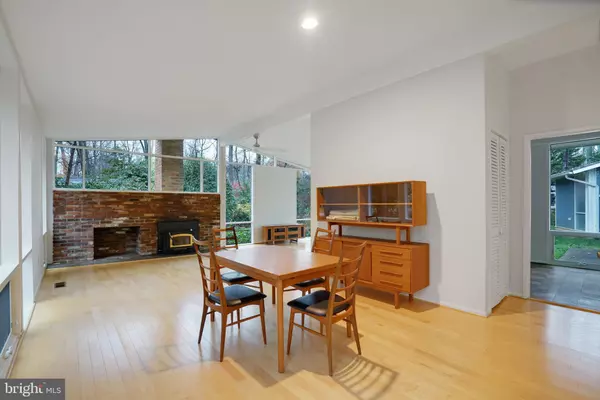 Alexandria, VA 22306,2406 BRENTWOOD PL