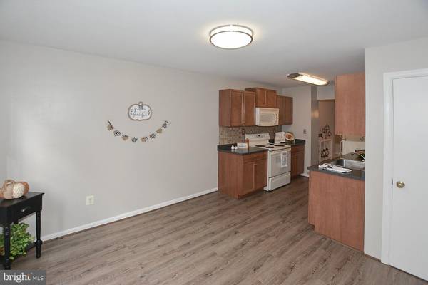 Lorton, VA 22079,8323 STATIONHOUSE CT