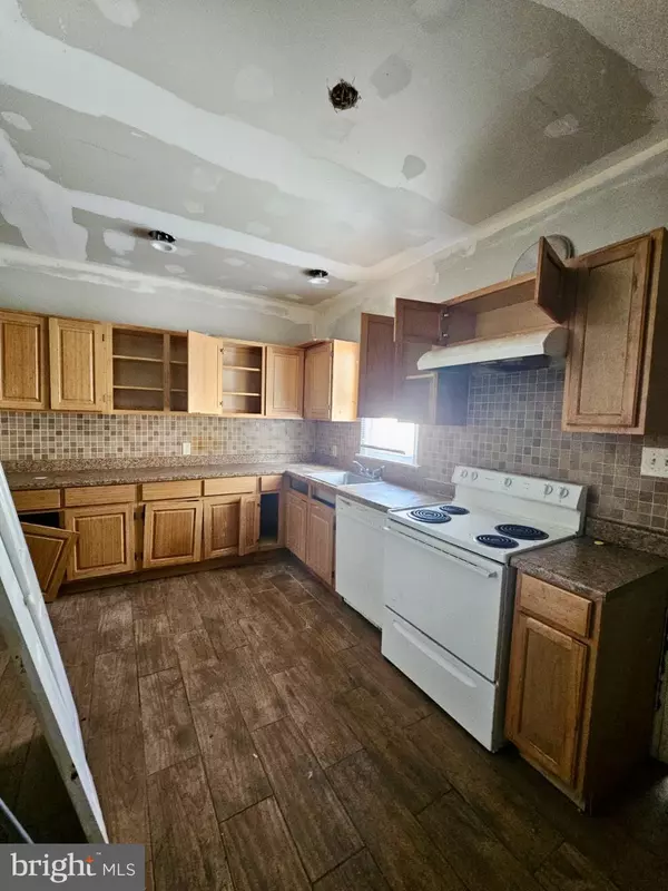 Philadelphia, PA 19151,931 KENMORE RD