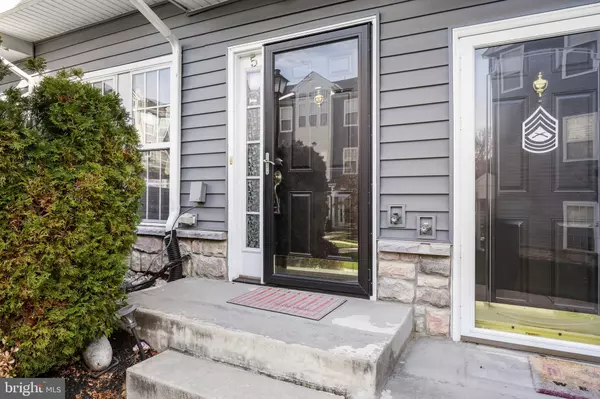 Delanco, NJ 08075,5 RIVER LN