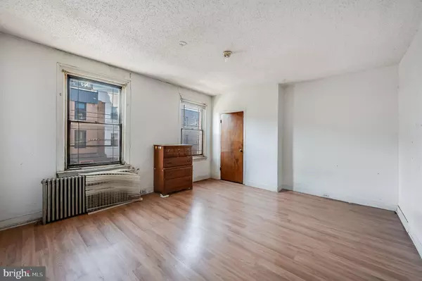 Philadelphia, PA 19148,1907 S 10TH ST