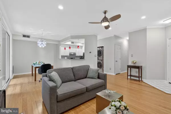 Alexandria, VA 22315,6944 ELLINGHAM CIR #A