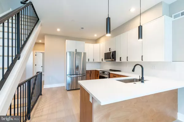 Philadelphia, PA 19122,2048 N 3RD ST #2