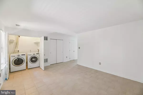 Centreville, VA 20121,6330 JAMES HARRIS WAY