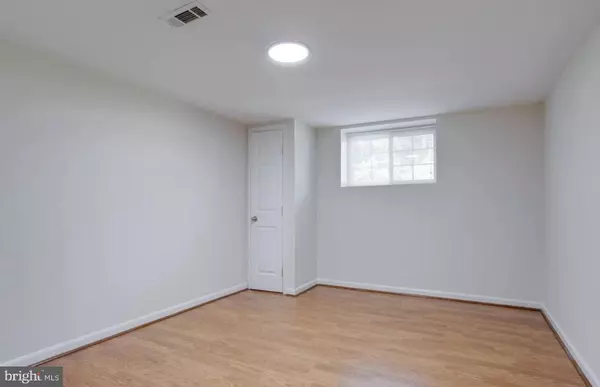 Annandale, VA 22003,8524 CANTERBURY DR