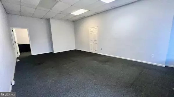 Arlington, VA 22201,2722 WASHINGTON BLVD N