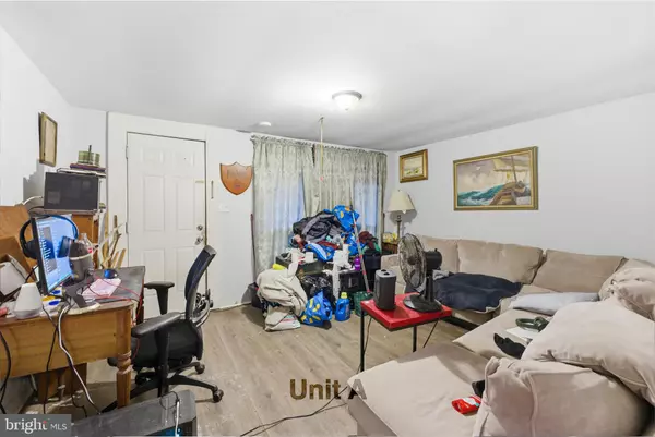 Mount Holly, NJ 08060,13 W MONROE ST