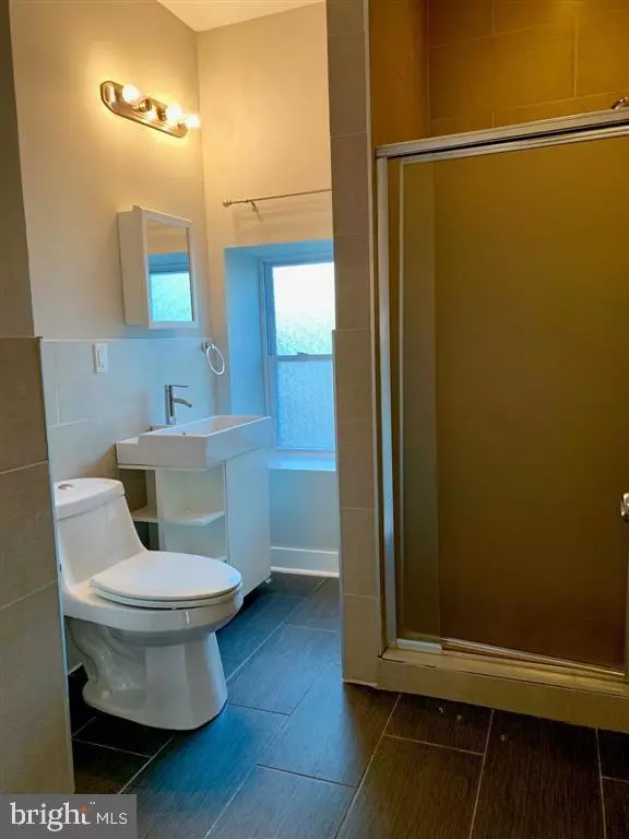 Philadelphia, PA 19106,723 SANSOM ST #4B