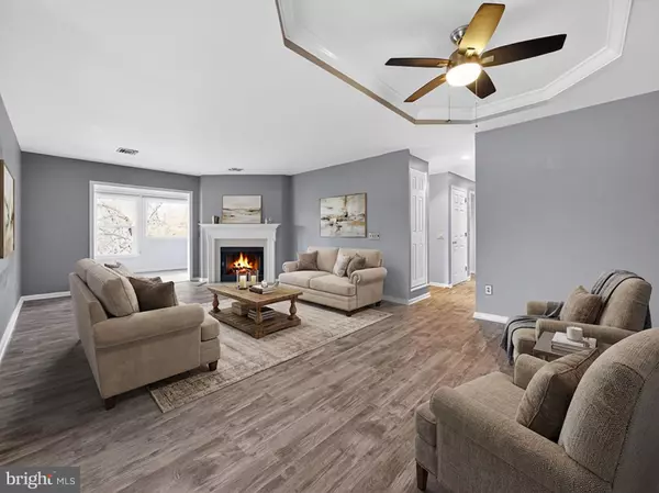 1007 COUNTRY PLACE DR, Lancaster, PA 17601