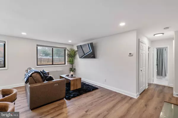 Silver Spring, MD 20901,8601 MANCHESTER RD #220