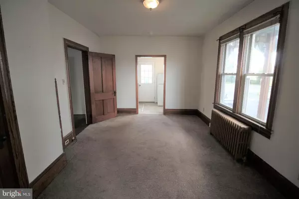 New Holland, PA 17557,354-A E MAIN ST