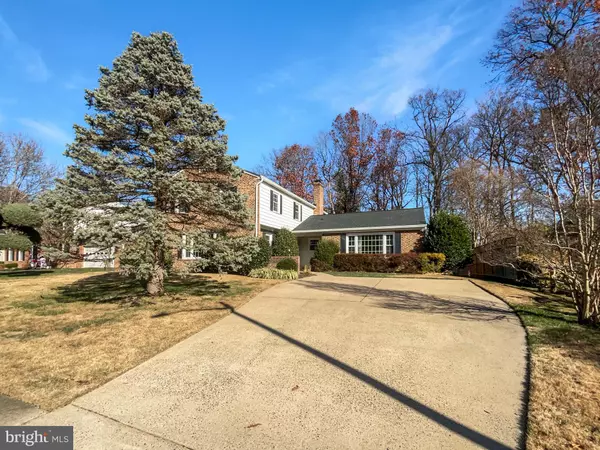 5815 JANE WAY, Alexandria, VA 22310