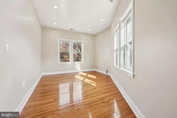 Washington, DC 20011,1352 LONGFELLOW ST NW #302