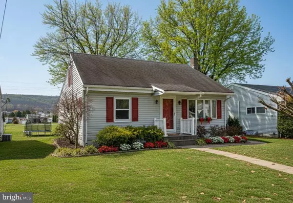 56 MEMORIAL BLVD, Newmanstown, PA 17073