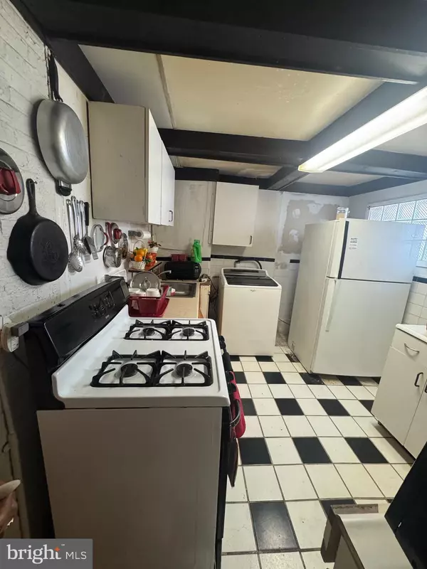 Philadelphia, PA 19133,921 W SILVER ST