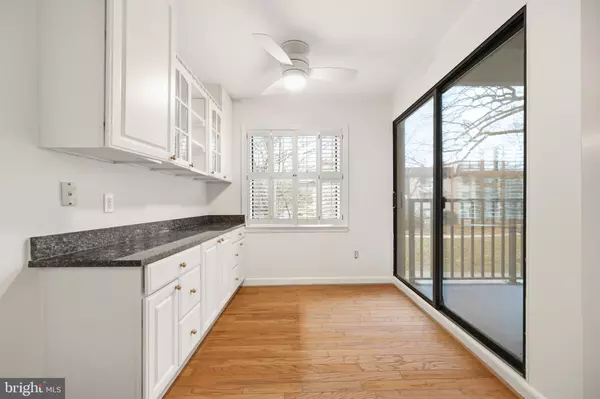 Oakton, VA 22124,10300 BUSHMAN DR #201