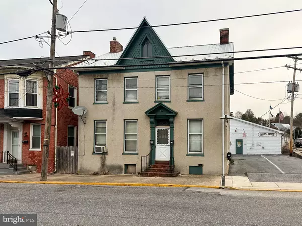 12 MANCHESTER ST, Glen Rock, PA 17327