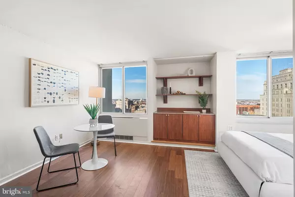 Philadelphia, PA 19106,604-36 S WASHINGTON SQ #2606