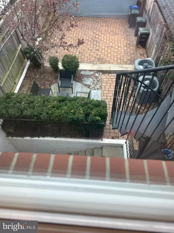 1852 3RD ST NW #P-2, Washington, DC 20001