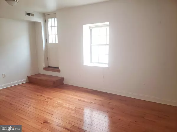 Philadelphia, PA 19106,307 ARCH ST #3B