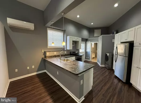 Barrington, NJ 08007,206-212 CLEMENTS BRIDGE RD #206