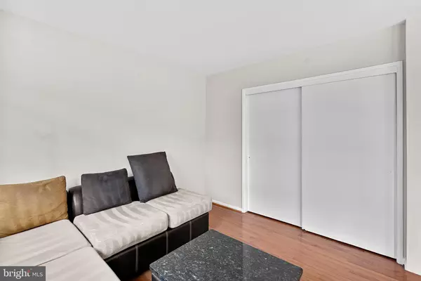 Annandale, VA 22003,4227 AMERICANA DR #102