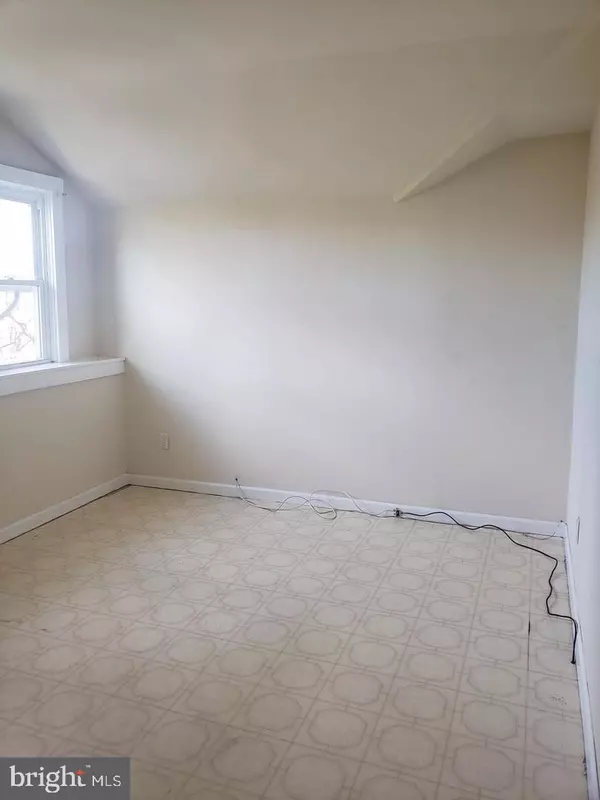 Bellmawr, NJ 08031,277 E BROWNING RD