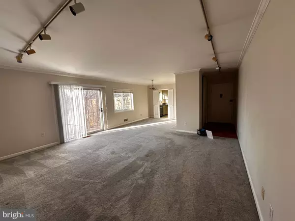 Bethesda, MD 20814,10619 MONTROSE AVE #202