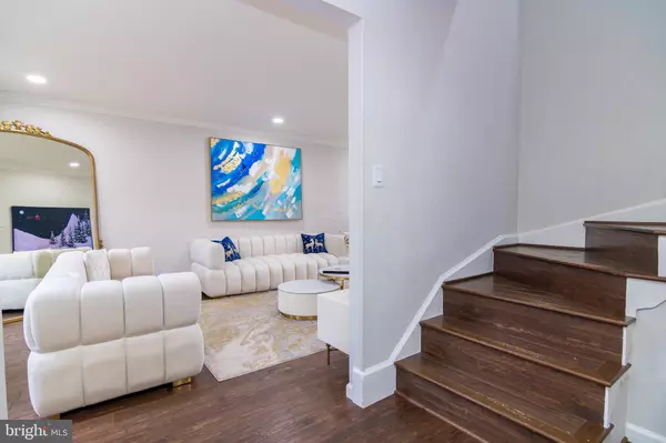 Reston, VA 20191,2323 ROSEDOWN DR