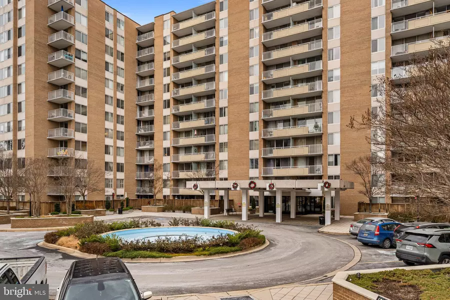 3001 VEAZEY TER NW #201, Washington, DC 20008