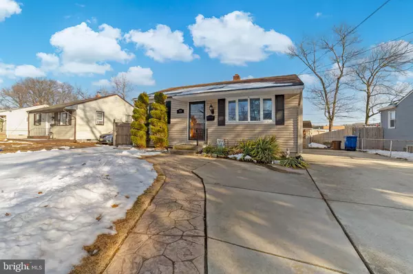 Maple Shade, NJ 08052,319 S COLES AVE