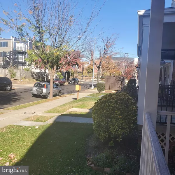 Washington, DC 20002,553 25TH PL NE