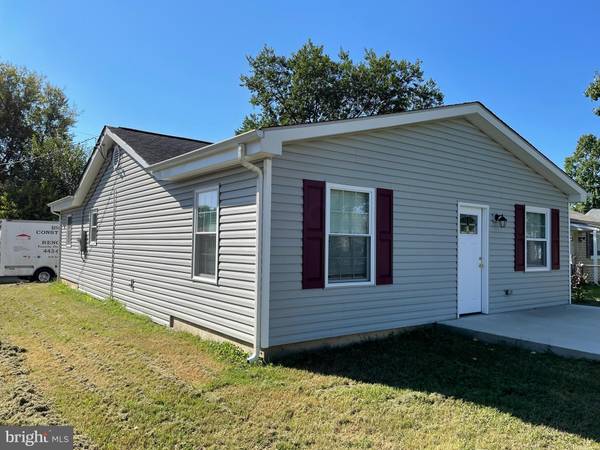 5 FIR DR, Middle River, MD 21220