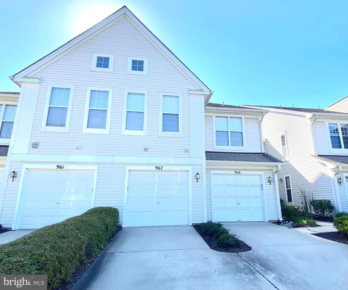 Gaithersburg, MD 20878,967 HILLSIDE LAKE TER #805