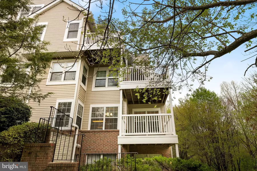 927 HILLSIDE LAKE TER #204, Gaithersburg, MD 20878