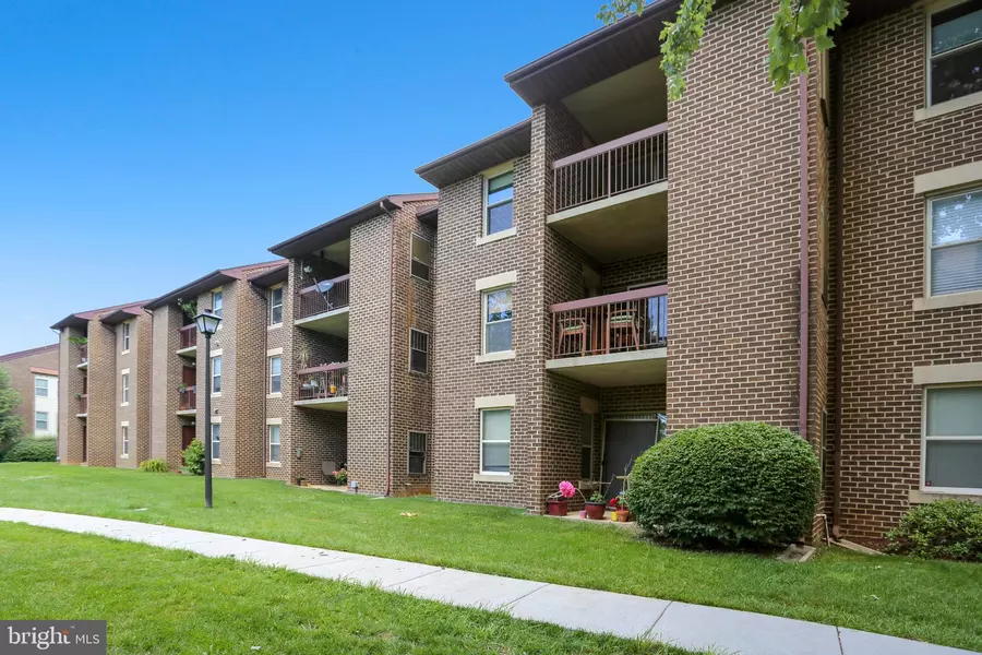 7900 PEARLBUSH DR #303, Gaithersburg, MD 20879