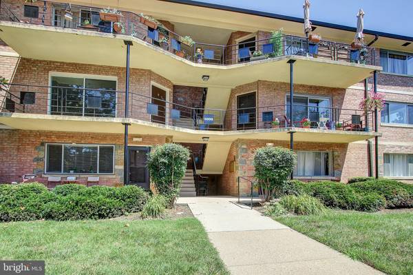 5005 SENTINEL DR #35, Bethesda, MD 20816