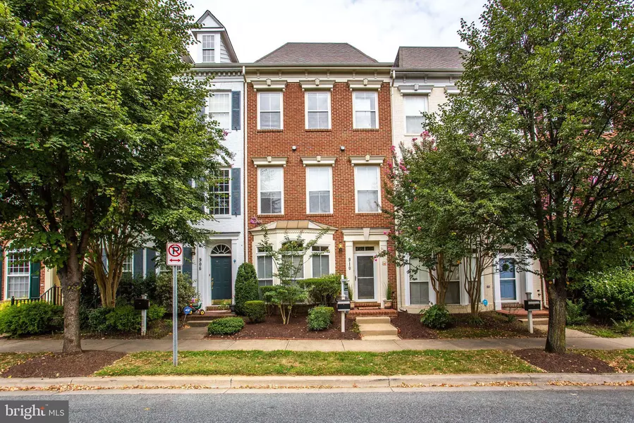 910 FEATHERSTONE ST, Gaithersburg, MD 20878