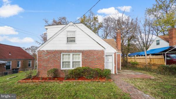 6904 STANDISH DR, Hyattsville, MD 20784