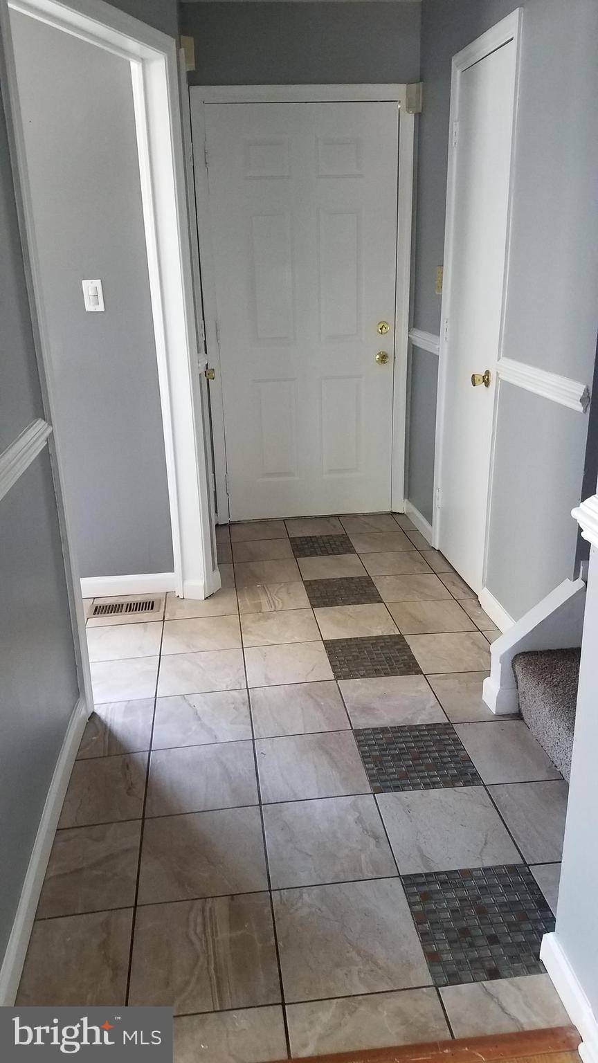 Landover, MD 20785,909 CENTRAL HILLS LN