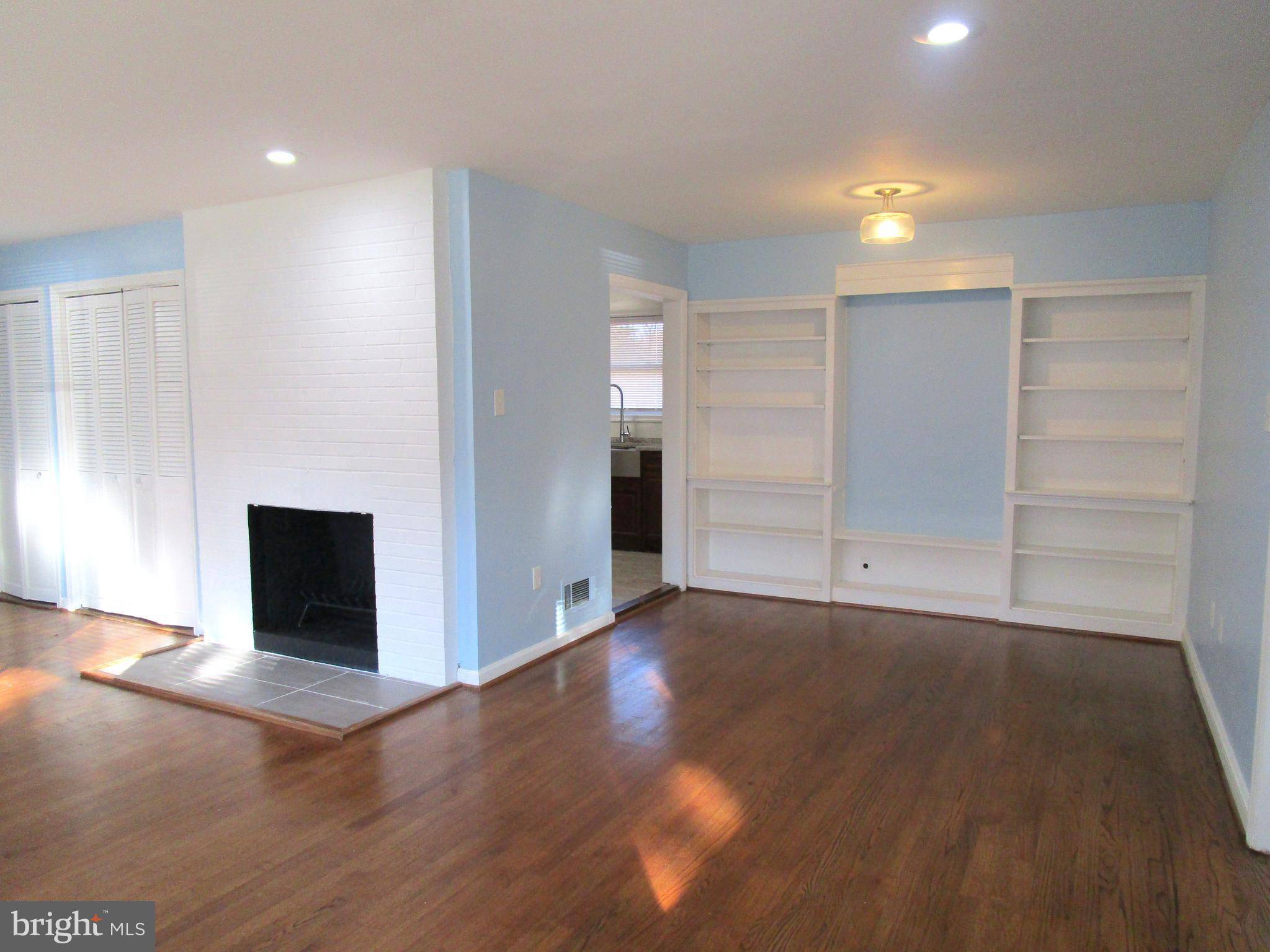 Suitland, MD 20746,5406 MANCHESTER DR