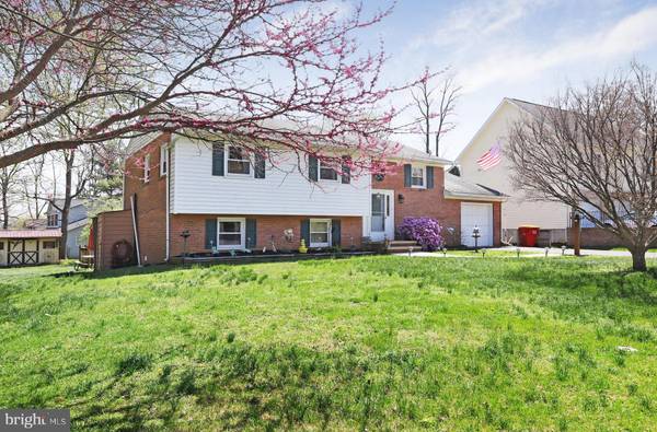 13811 WOODLAND HEIGHTS DR, Hagerstown, MD 21742