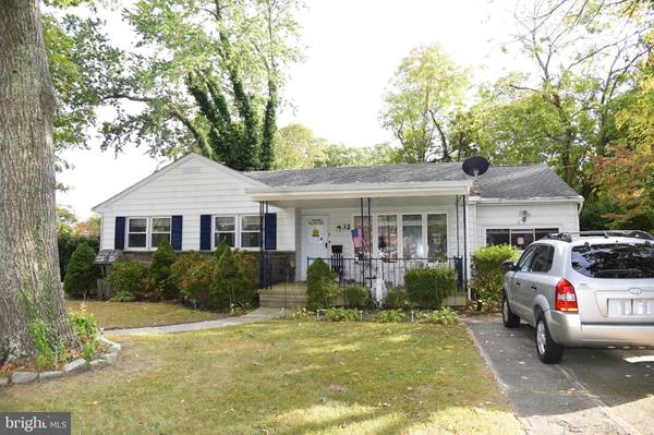 32 W LAUREL DR, Somers Point, NJ 08244