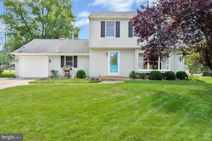 305 TENBY CHASE DR, Delran, NJ 08075