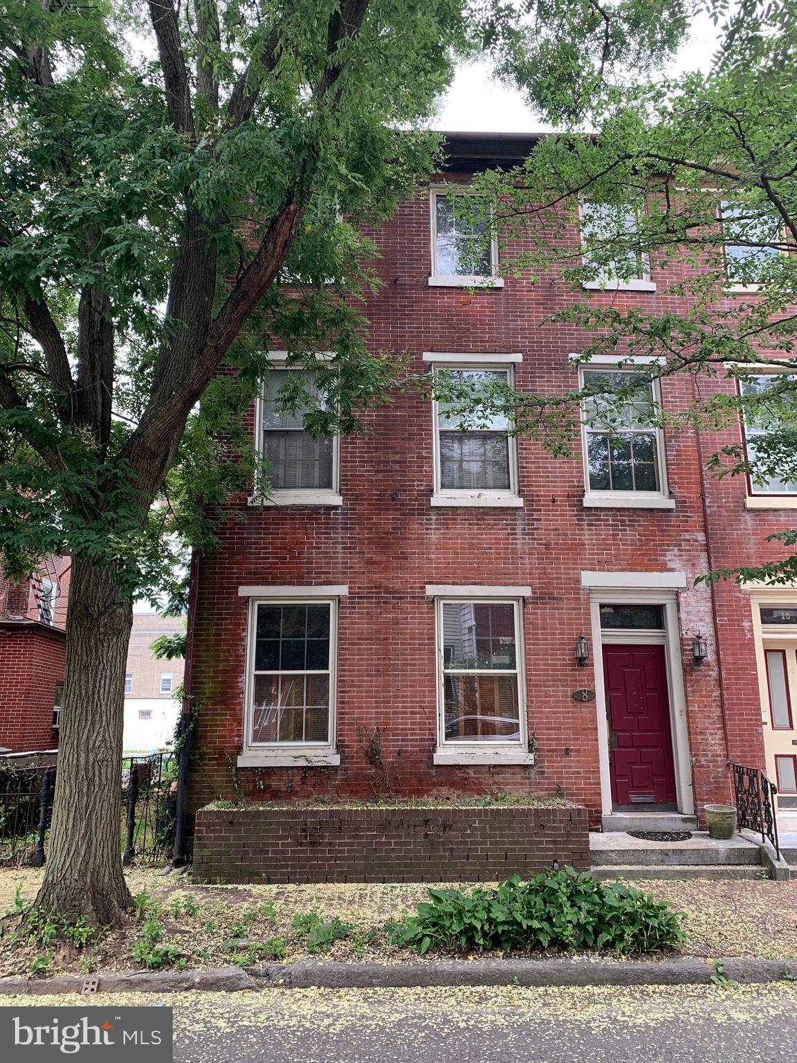8 W UNION ST, Burlington, NJ 08016