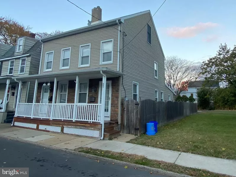 521 WILLOW ST, Bordentown, NJ 08505