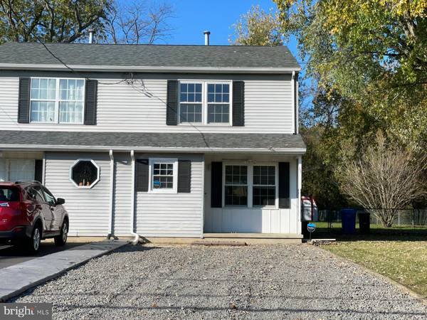 15 SAYLORS POND RD, Wrightstown, NJ 08562